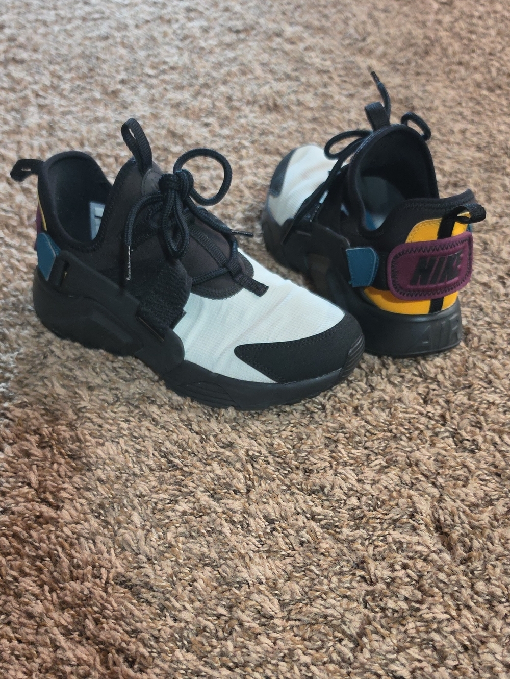 Nike Women's Huaraches